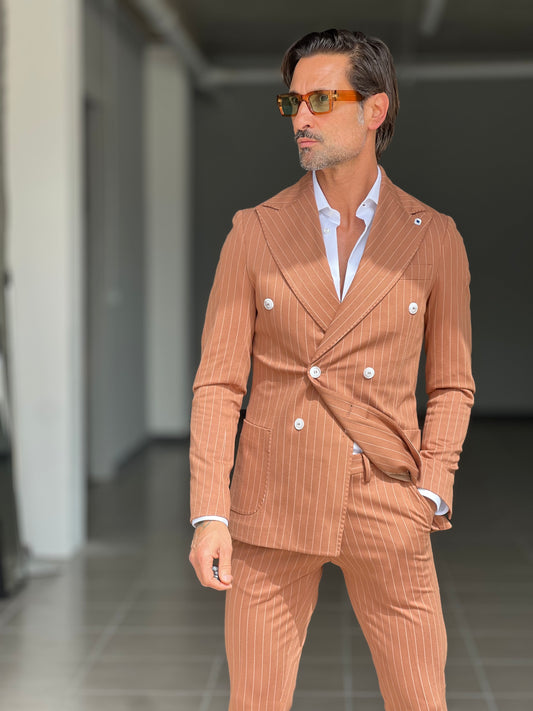 DOUBLE-BREASTED COCOA PINSTRIPE SUIT FINE LINE