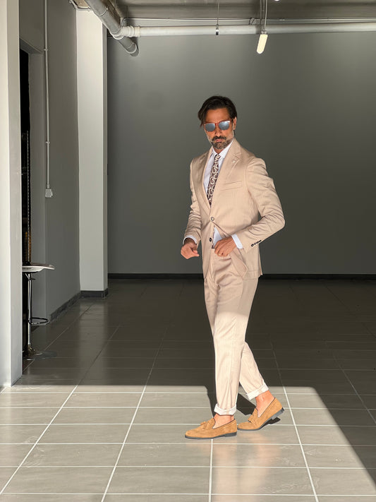 SINGLE-BREASTED BEIGE SUIT WITH SUNNY EFFECT