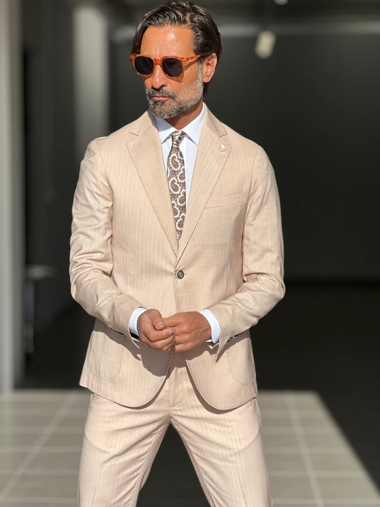 SINGLE-BREASTED BEIGE SUIT WITH SUNNY EFFECT