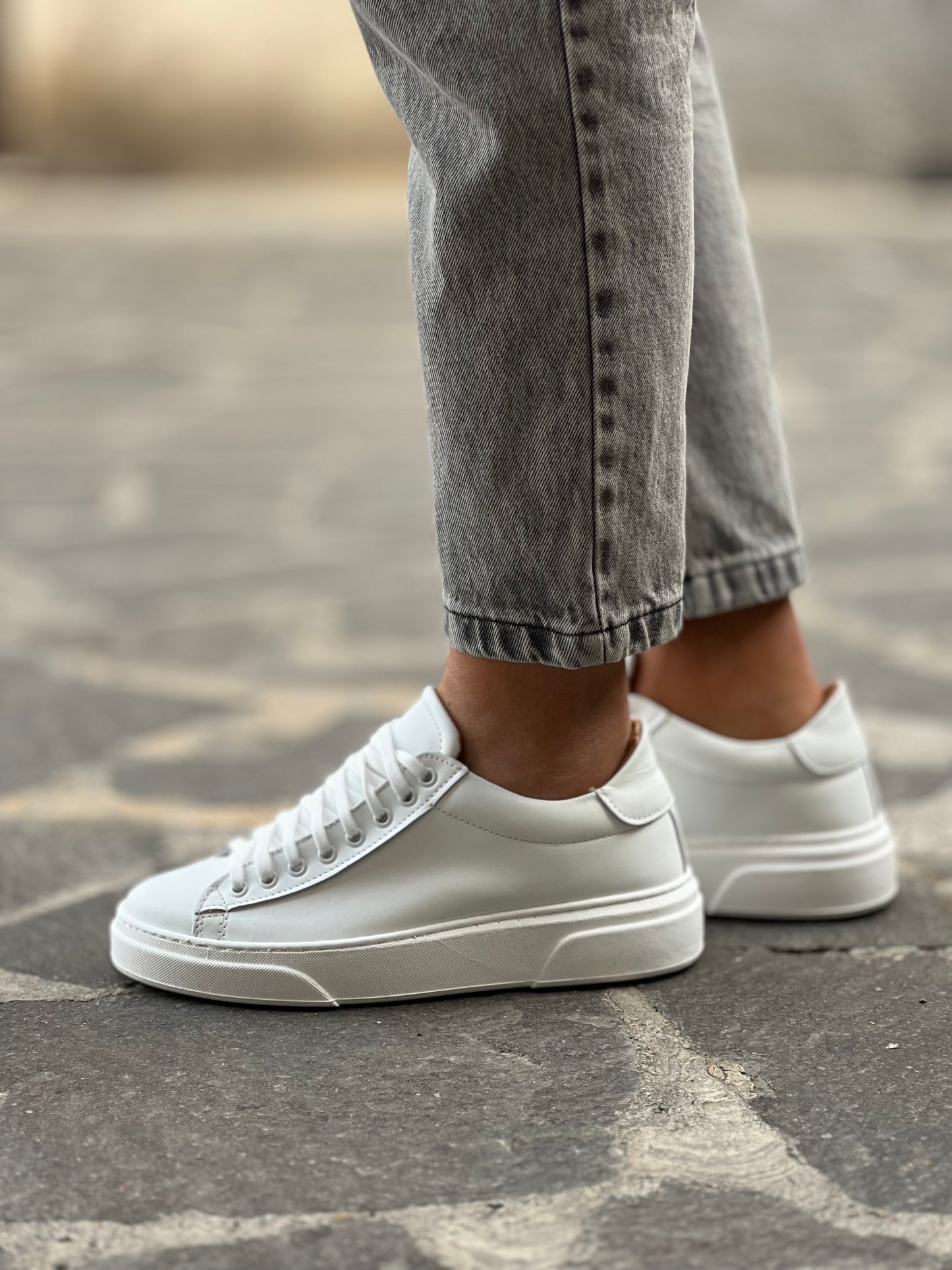 TOTAL WHITE SNEAKERS