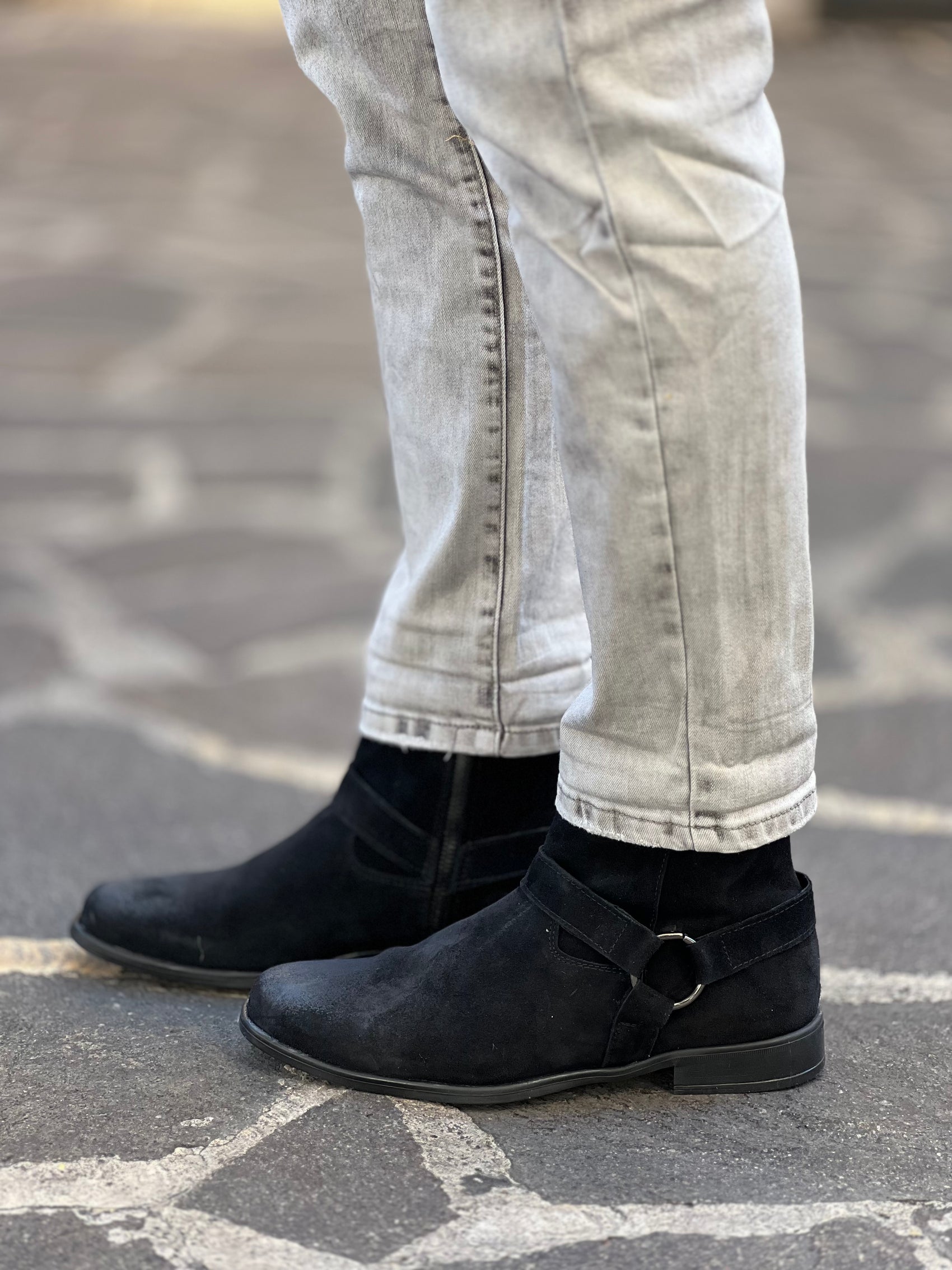 BRUSHED BLACK SUEDE BOOT
