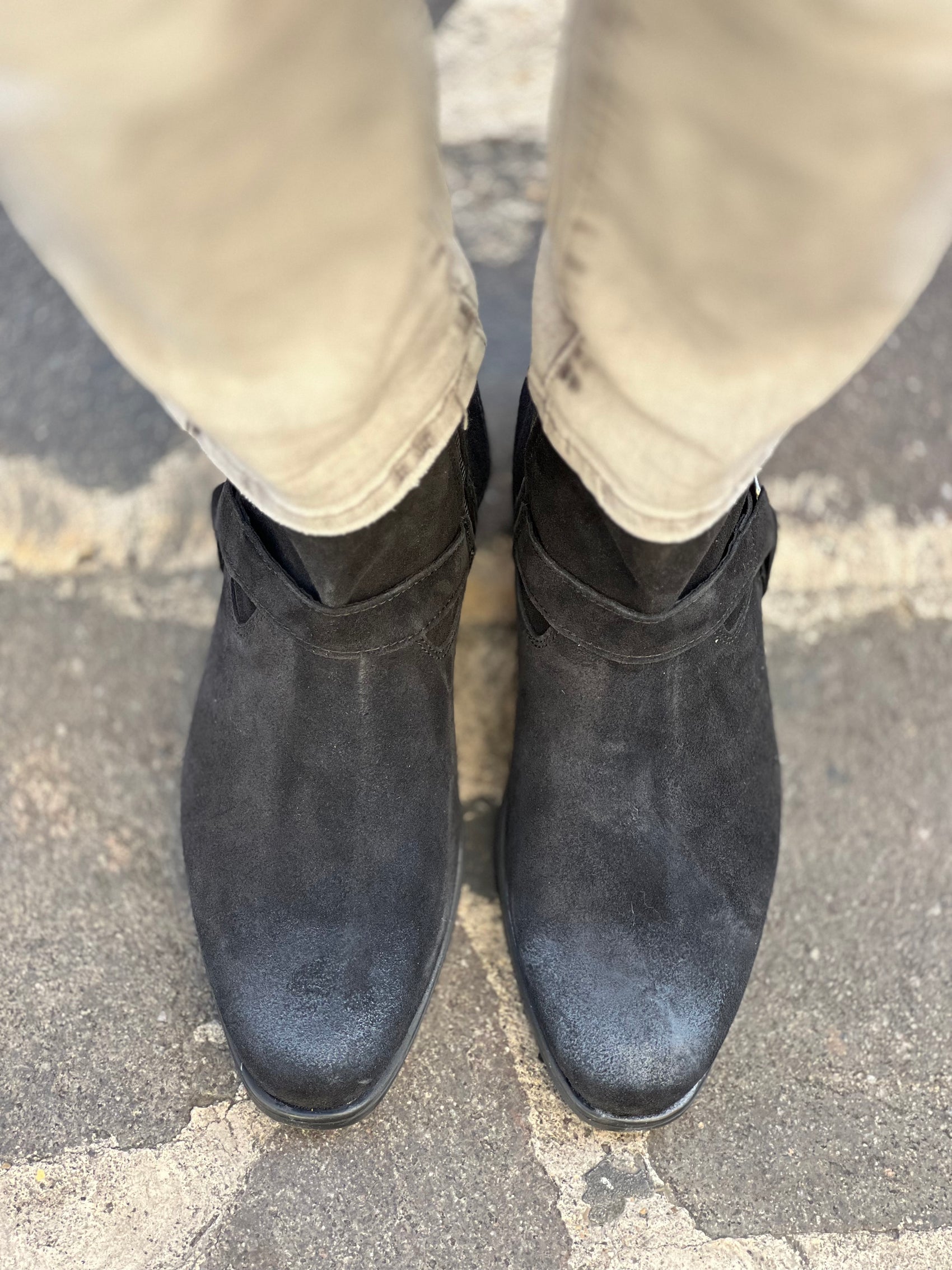 BRUSHED BLACK SUEDE BOOT