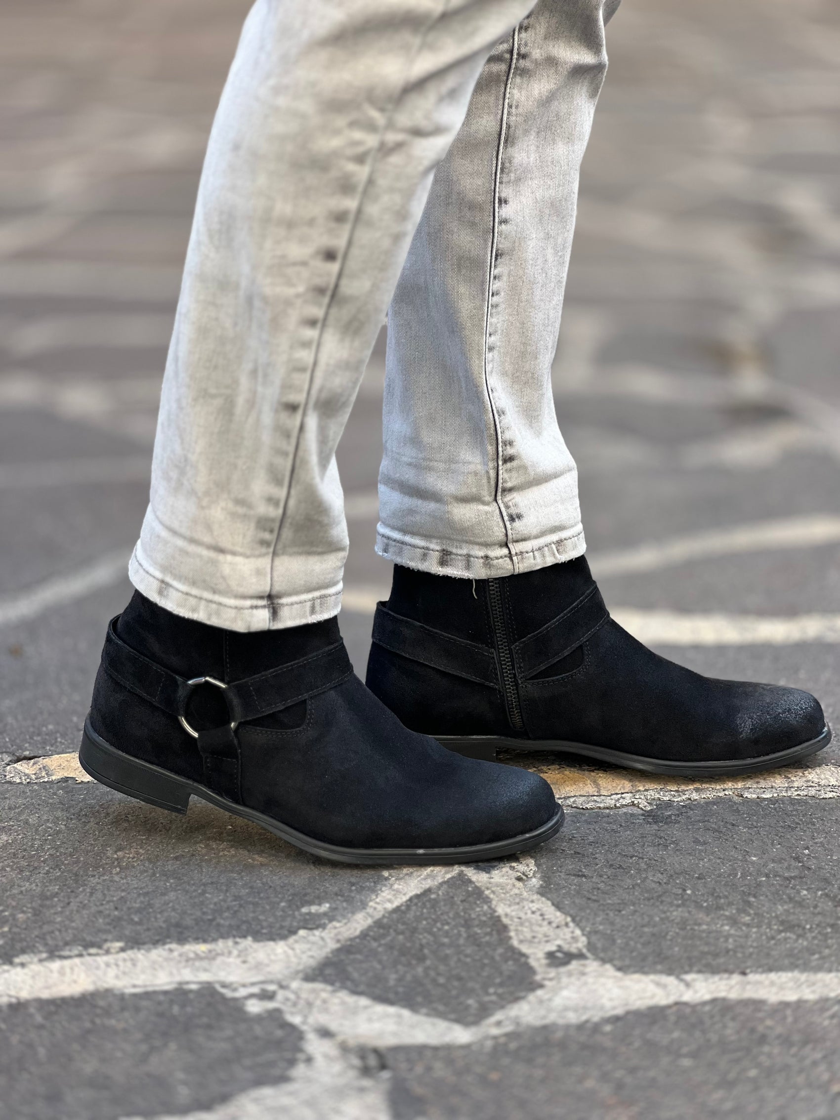 BRUSHED BLACK SUEDE BOOT