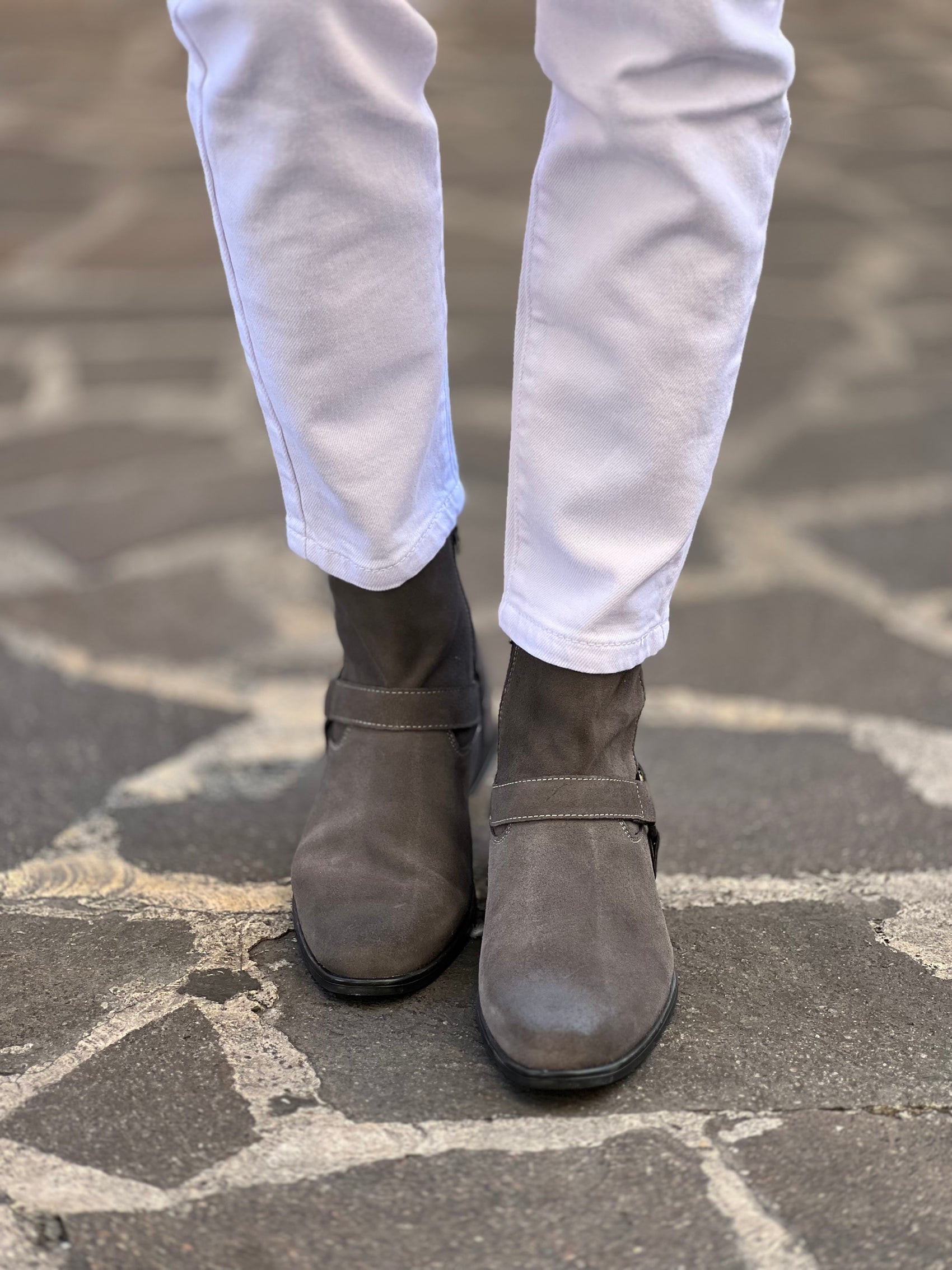 STIVALE GRIGIO CAMOSCIO SPAZZOLATO